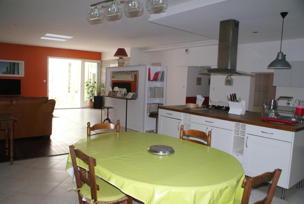 Spacieuse Maison De Village Climatisee Avec Jardin Patio Bessan Exterior photo